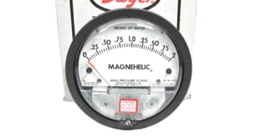 Dwyer 2002 Magnehelic – Đồng hồ đo chênh áp 0–2 in. w.c.